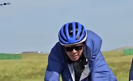 焦点娱乐官方：谁成就了谁 董宇辉出走1年 东方甄选股价暴涨超200%